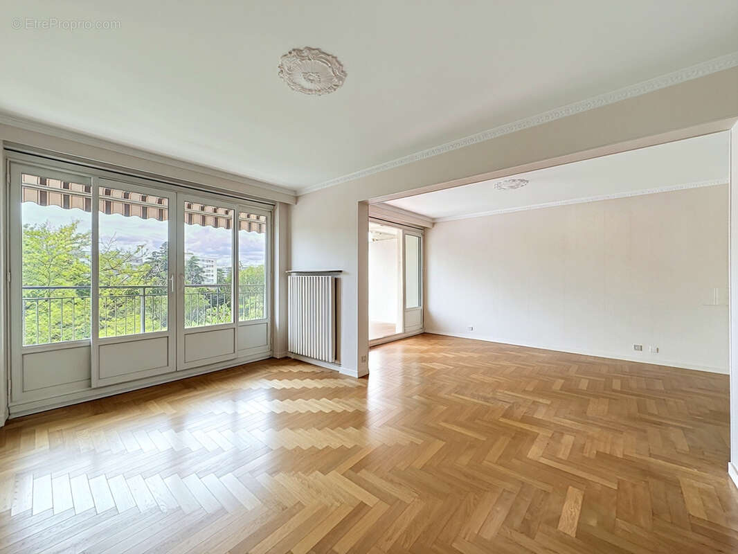 Un appartement aux volumes généreux, idéal pour une vie de famille - photo 2