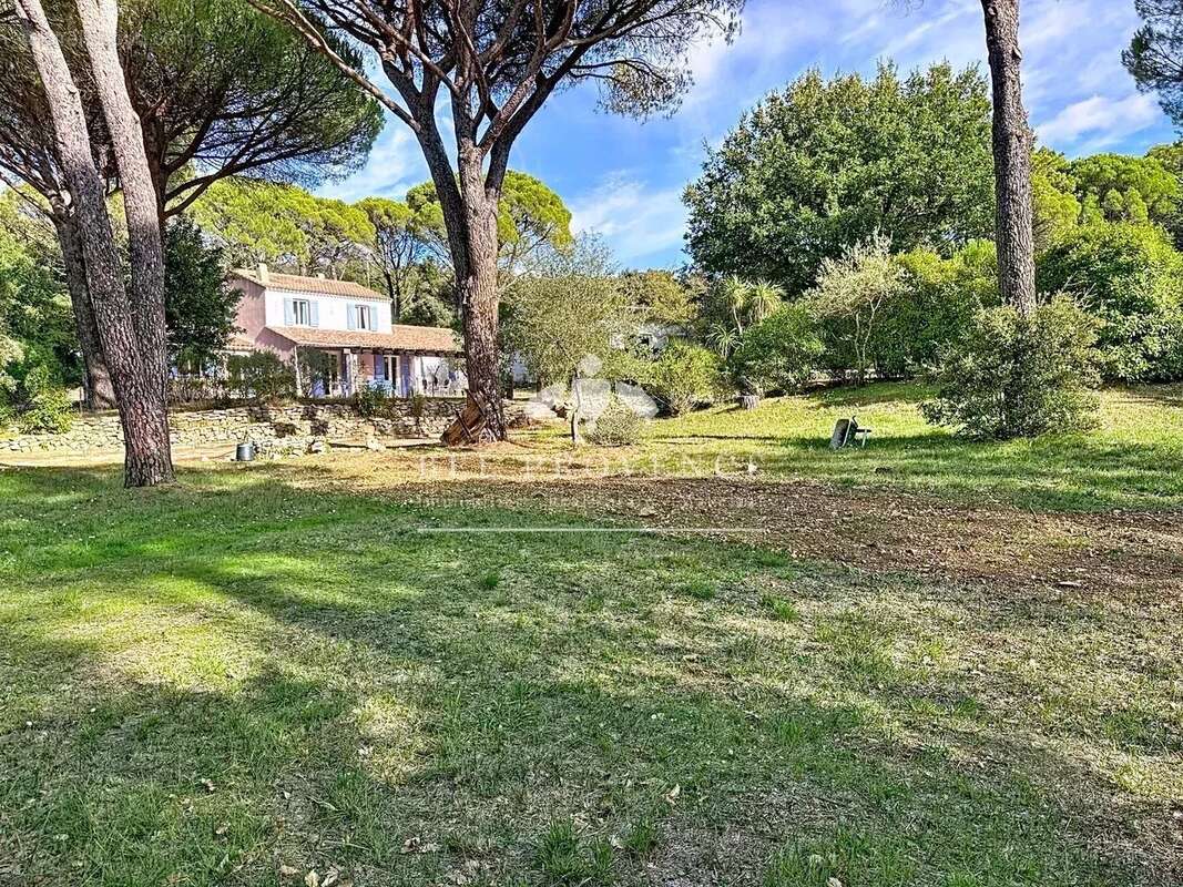 Maison à BESSE-SUR-ISSOLE