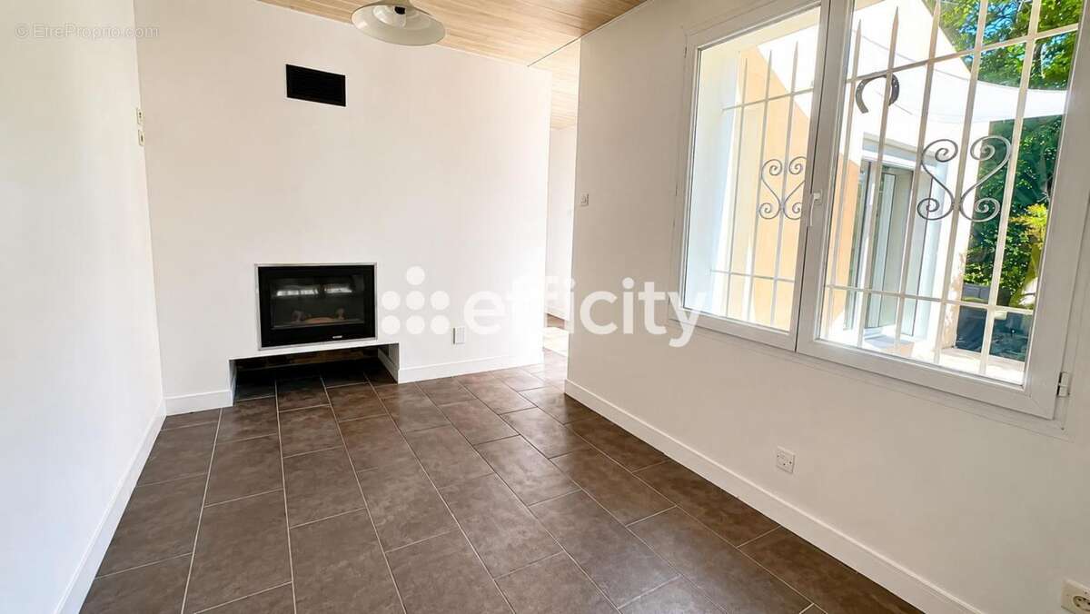 Maison 90 m² à La Fare-Les-Oliviers  - photo 3
