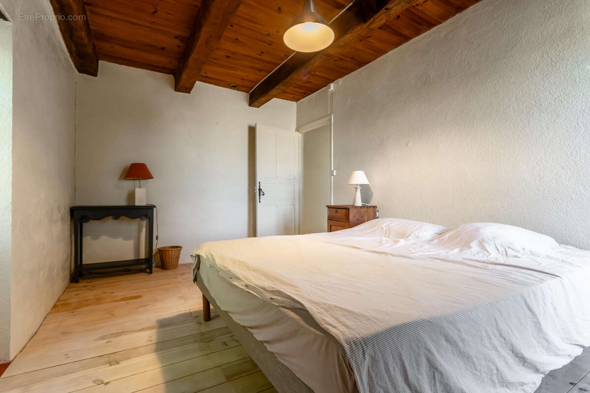 Maison de campagne avec annexe, piscine et dépendance - photo 39