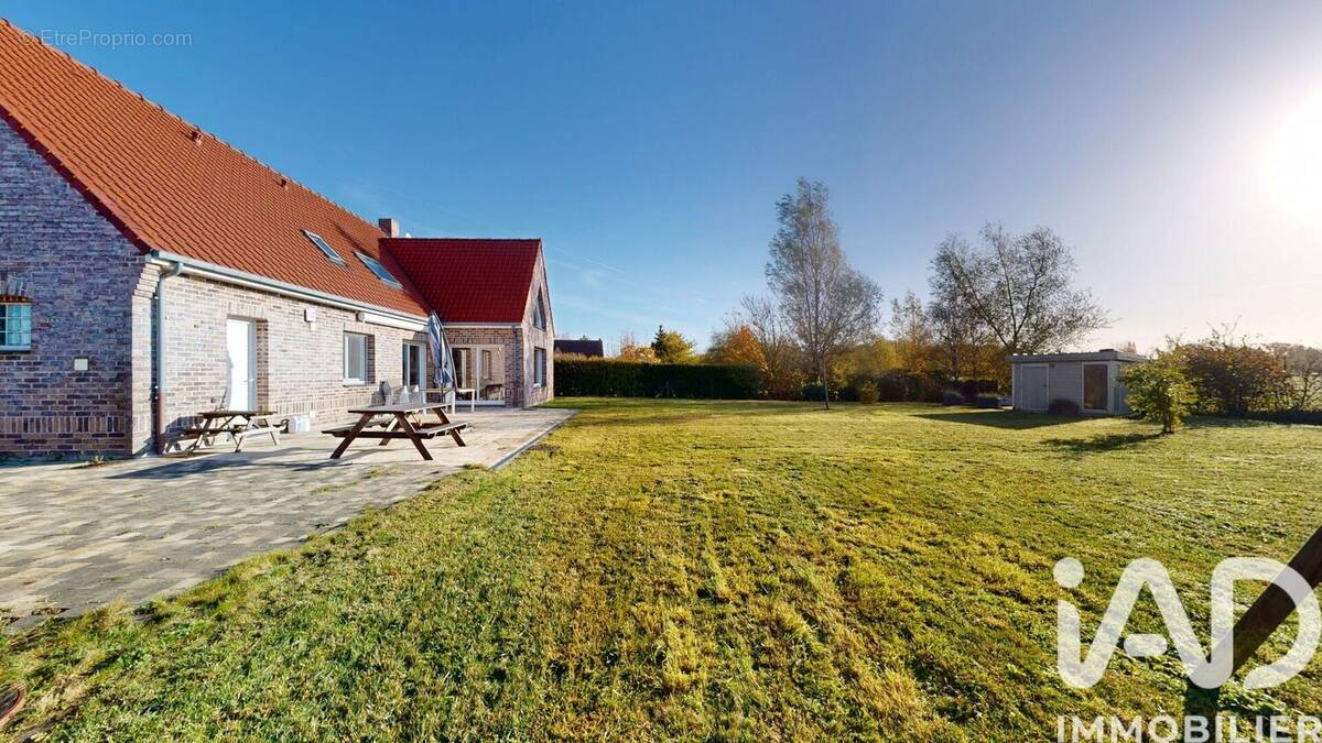 Photo 1 - Maison à LESTREM