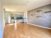 autre vue de la pièce de vie - Appartement à RIS-ORANGIS