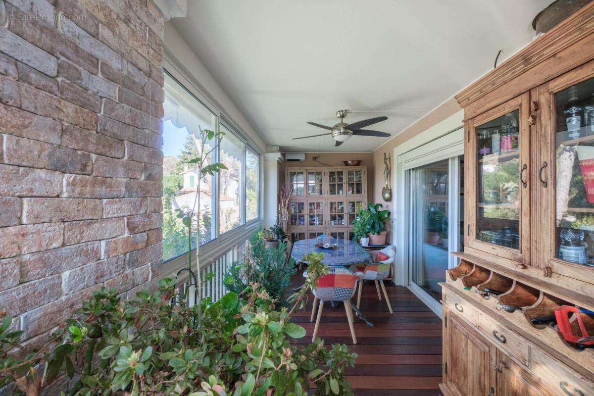 Appartement à MOUGINS
