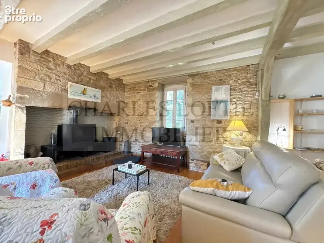 Superbe ensemble immobilier comprenant deux grandes maisons, deux piscines et dépendance sur un terrain de plus 8400 m², proche  - photo 6
