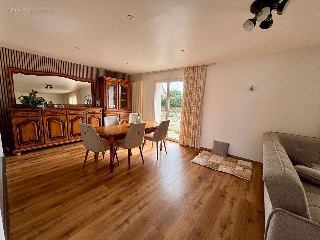 COUP DE COEUR À CHALLUY  Maison familiale de 130 m² avec terrain de 1 045 m² - photo 2