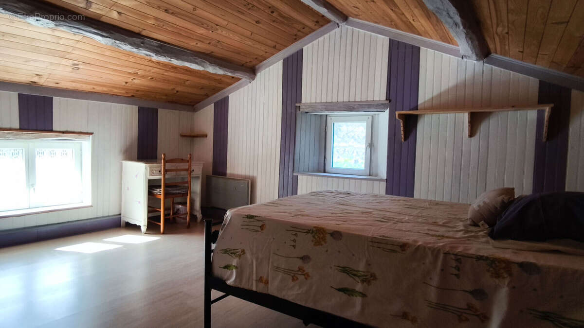 Maison à CHAMPAGNE-LE-SEC