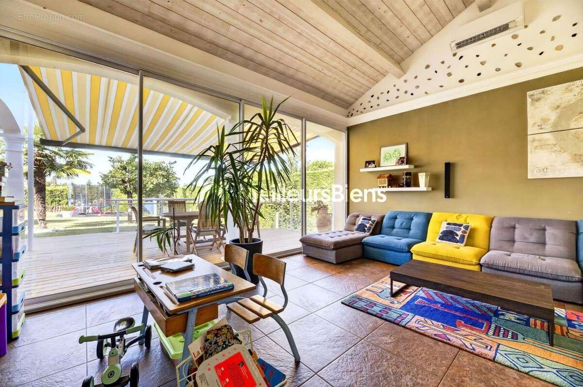Maison contemporaine 287m2 - 5 chambres - Terrain 2512m2 - DPE A - photo 7