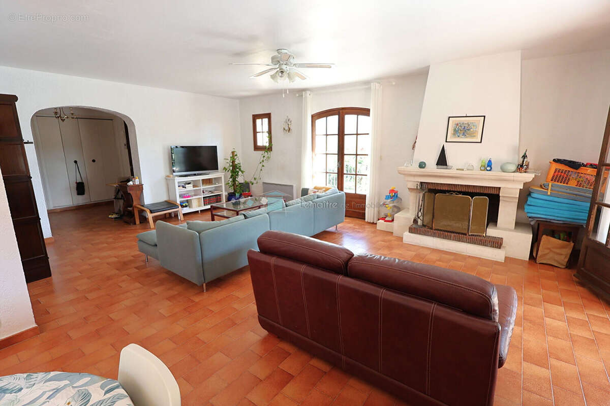 Maison de 176 m² avec piscine et terrain de 2509 m² - photo 12