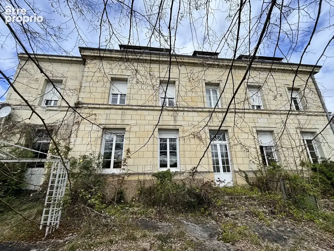 Superbe propriété située en plein centre de Saint-Patrice, offrant de beaux volumes et un fort potentiel. - photo 16