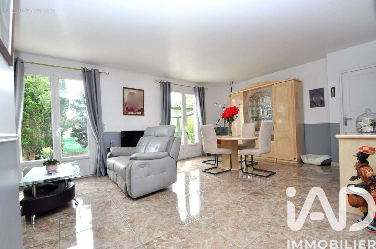 Photo 2 - Maison à SAINT-GERMAIN-LES-ARPAJON