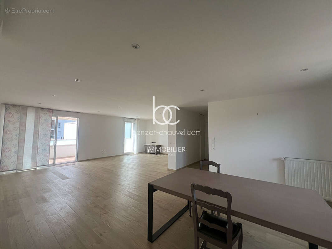 VENTE Appartement de Standing SARZEAU Centre  4 Chambres  Terrasse Sud  Garage Double  56370 - photo 4