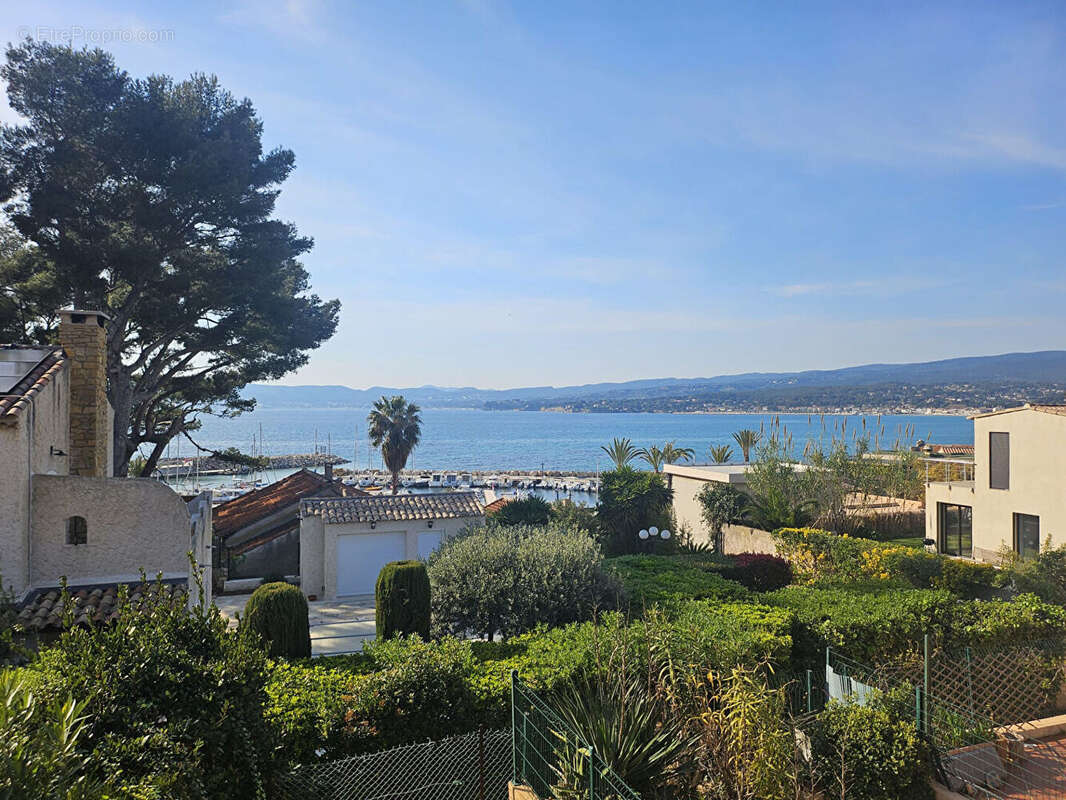 Appartement à SAINT-CYR-SUR-MER
