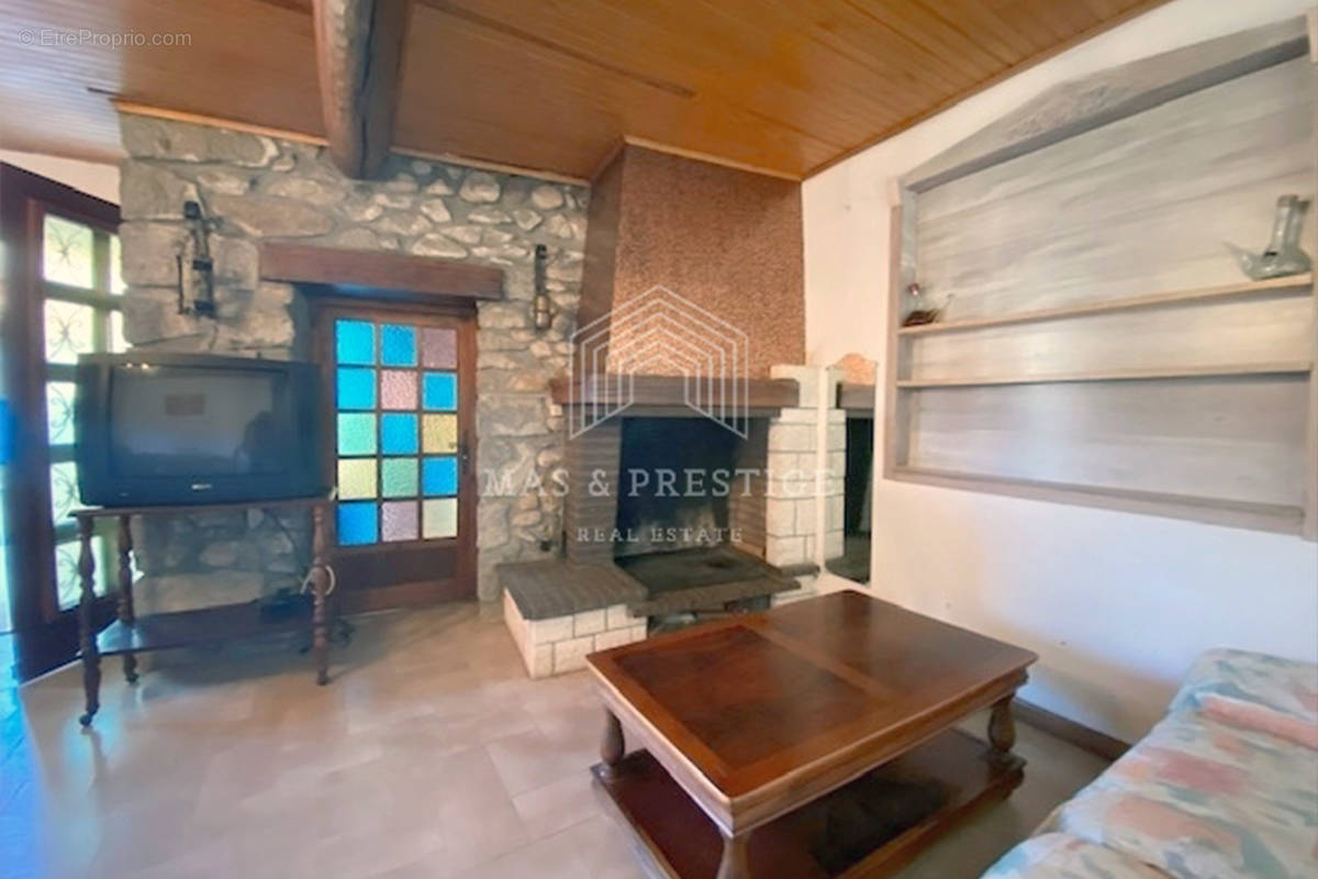 Maison à SAINT-LAURENT-DE-CERDANS