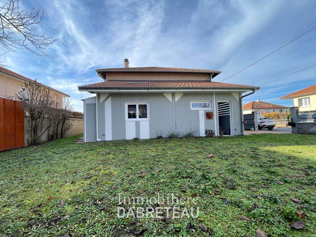 Riorges Maison de 154 m2 en parfait état - photo 15