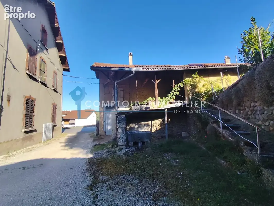 Ensemble immobilier à rénover au centre de Montferrat 38620 - photo 7