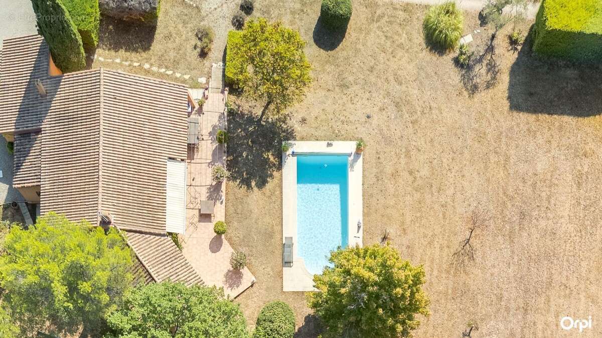 Villa Provençale de Plain-Pied à Saint-Zacharie — Écrin de Charme au Cœur d'un Domaine Arboré de 5 940 m² - photo 3