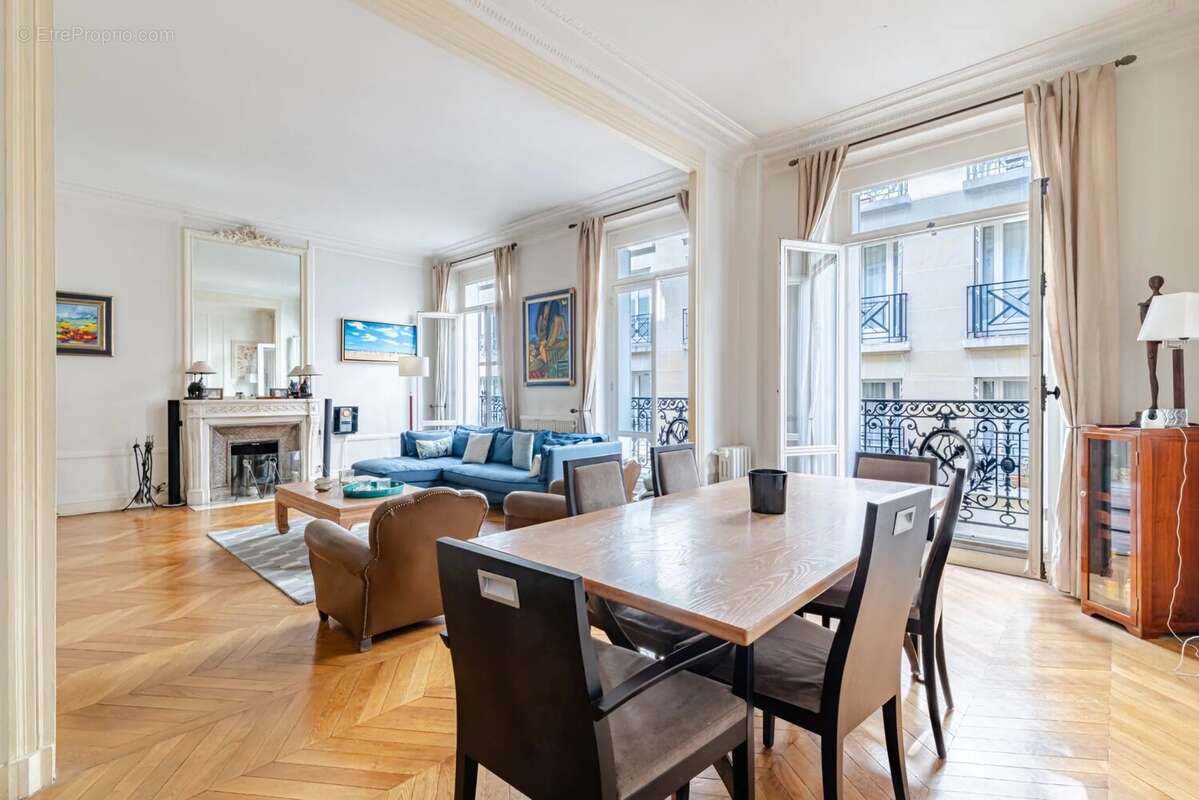 Appartement à PARIS-16E