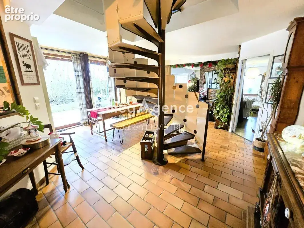 Maison de 7 pièces de 165m² - photo 5