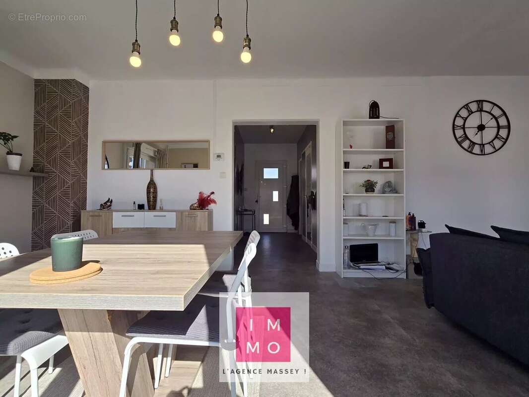 Appartement à AUREILHAN