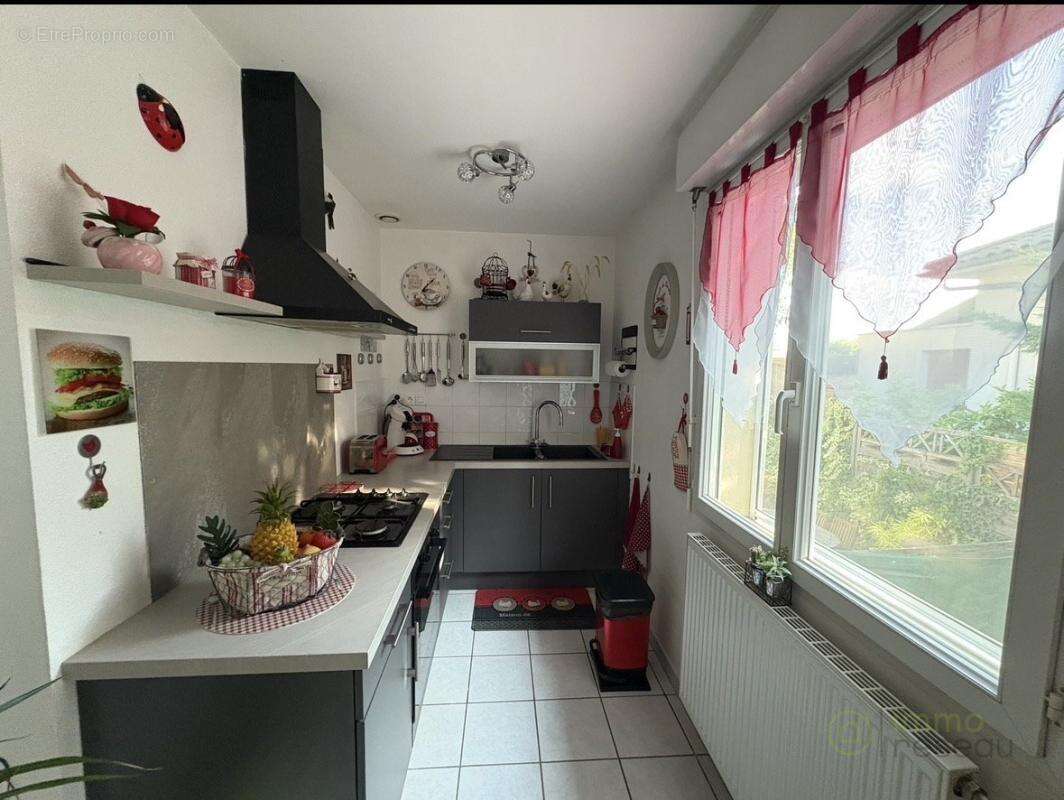 Appartement à SAINT-DONAT-SUR-L'HERBASSE