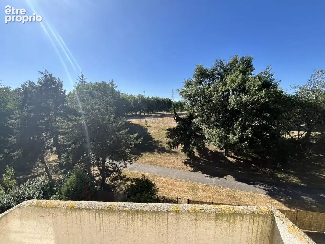 Appartement 63 m² à Saint-Genest-Lerpt  - photo 7