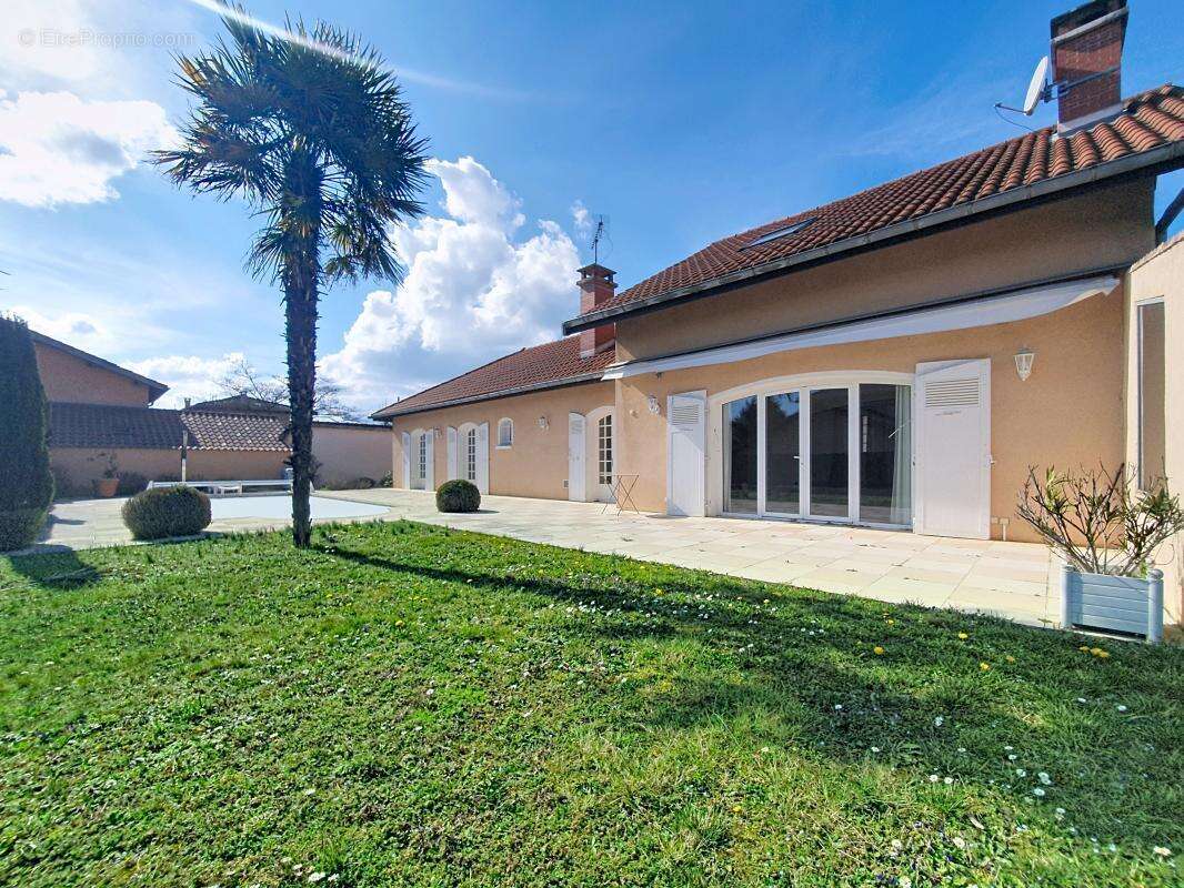 Maison - 4 Chambres - Bureau - Buanderie - Cave à vins - Garage - Piscine - Grande Cour - - photo 4