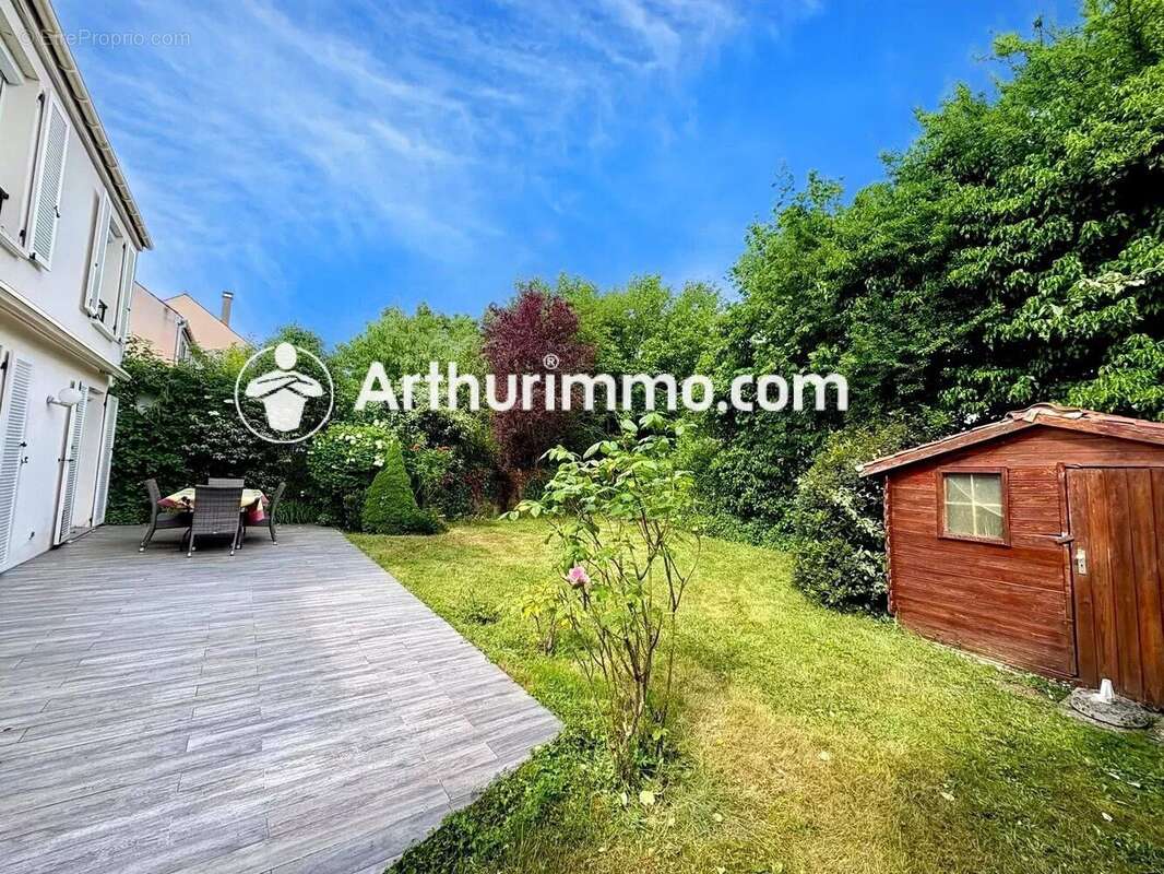 Maison à SAVIGNY-LE-TEMPLE