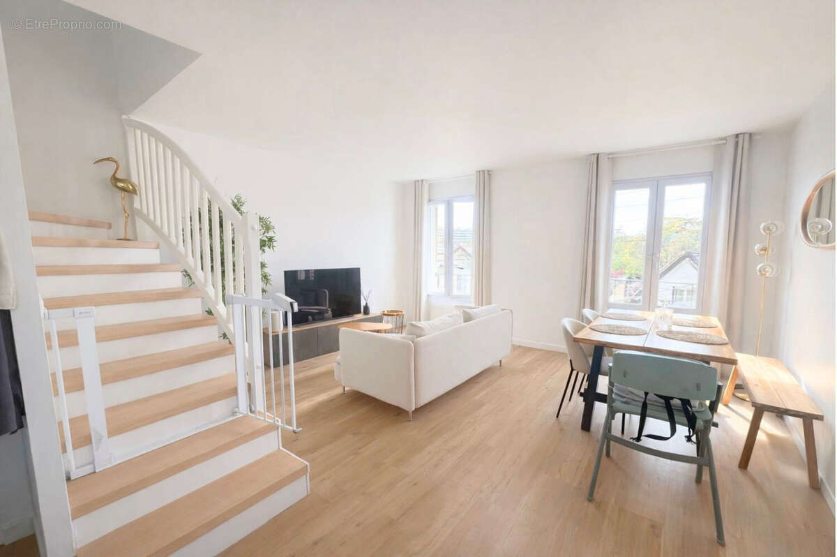 Appartement à HOUILLES