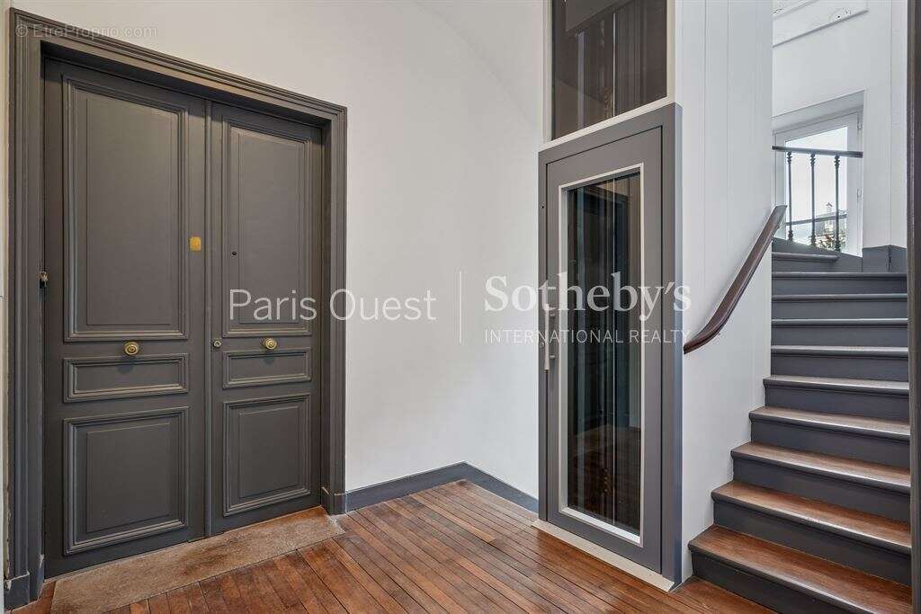 Appartement à NEUILLY-SUR-SEINE