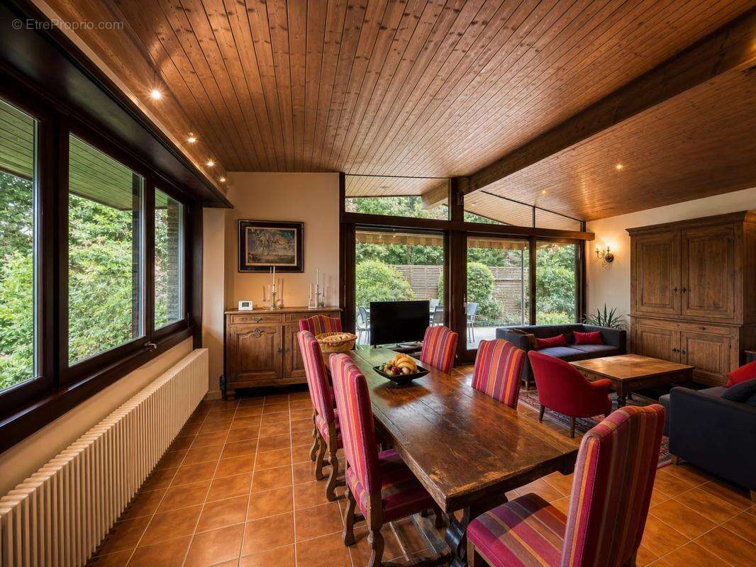Maison d'architecte 7 pièces de 190 m² à Alby-sur-Chéran - photo 2