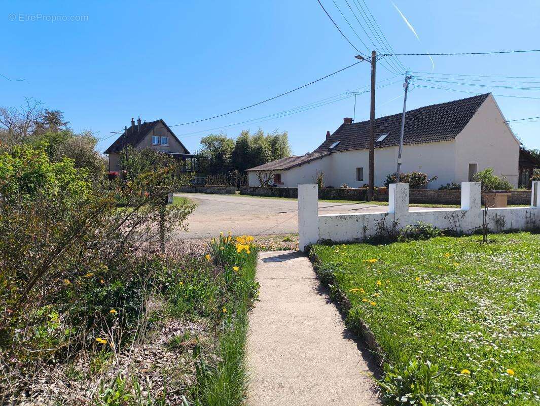 Maison à SUILLY-LA-TOUR