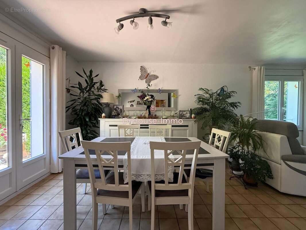 Maison à LAGUENNE