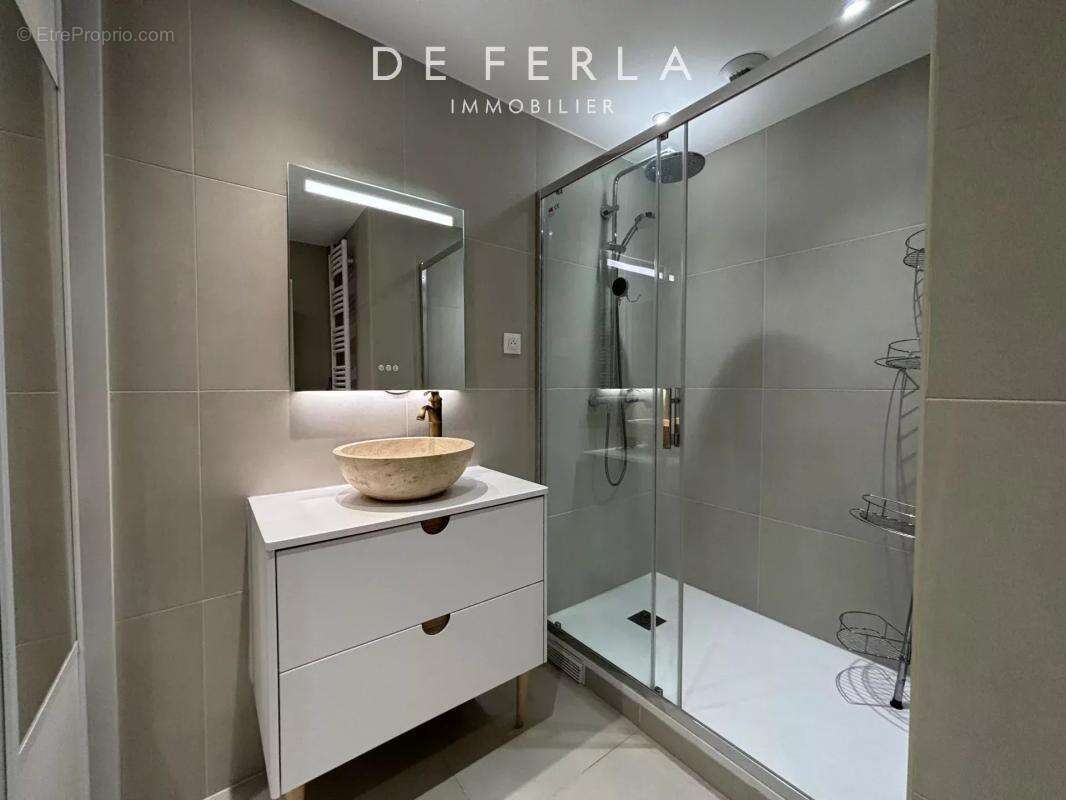 Appartement à PARIS-14E