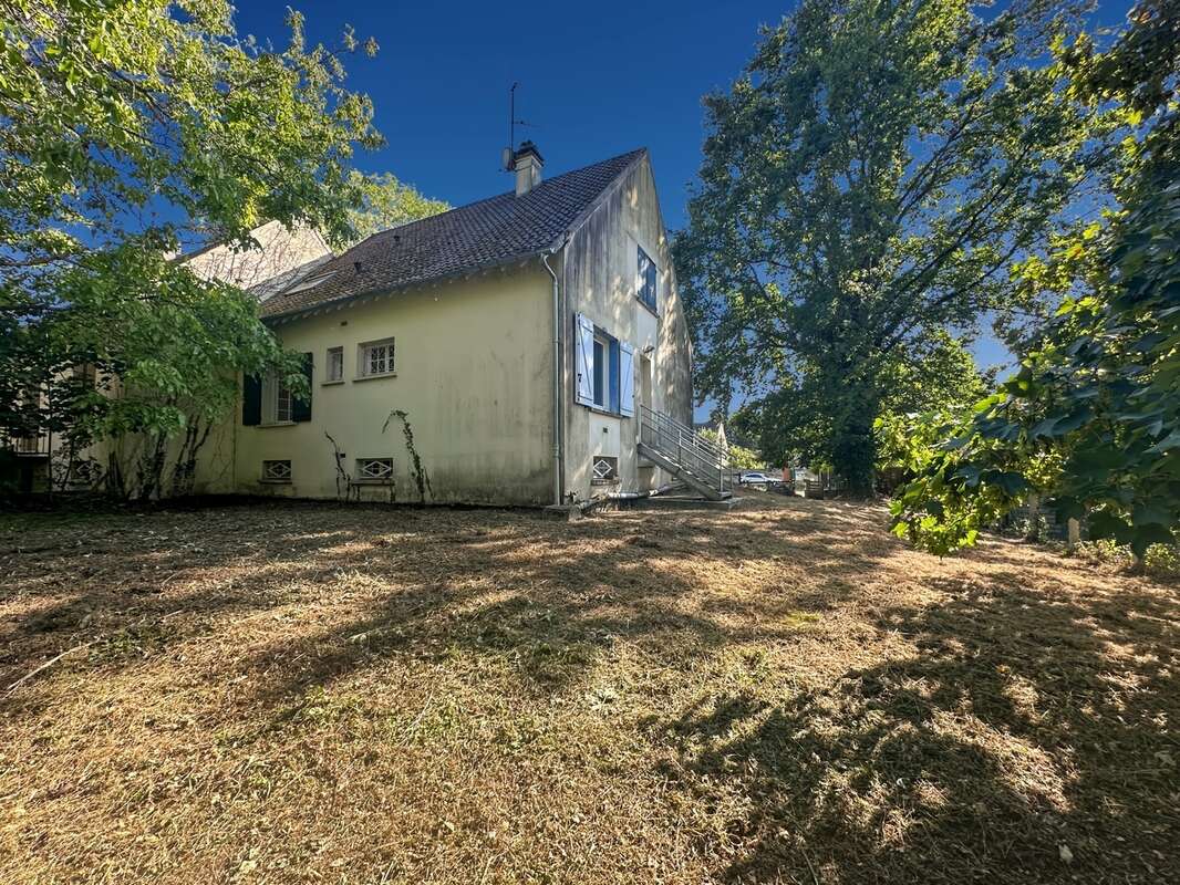 SOUPPES SUR LOING centre ville - Maison P5 de 122 m² - Terrain de 988 m² - photo 2