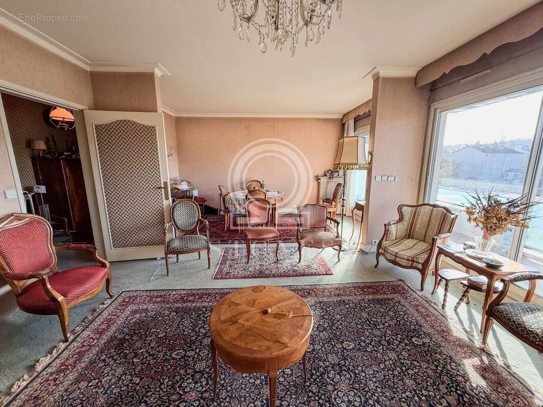 Appartement à LA CELLE-SAINT-CLOUD