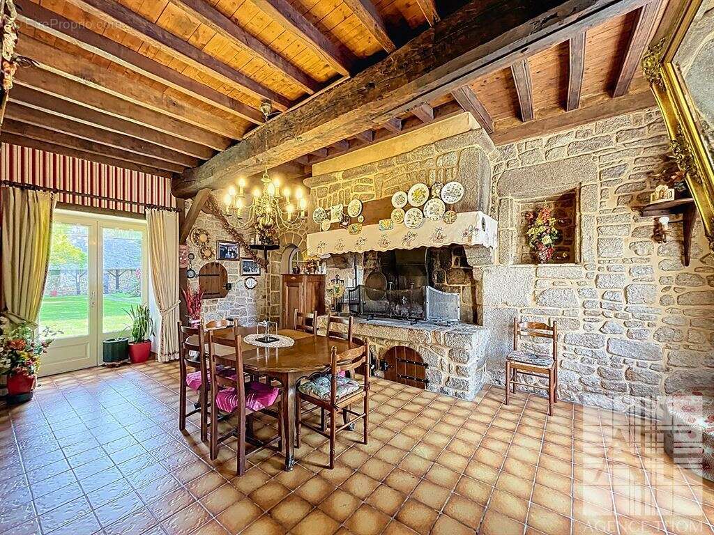 Maison à SAINT-DENIS-DE-GASTINES