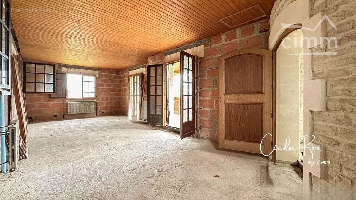 Maison à rénover + 2 hangars +  locatif + terrain constructible - photo 11