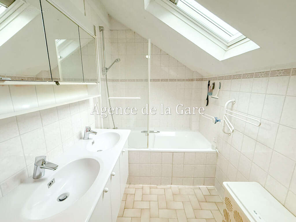 Maison à SARTROUVILLE