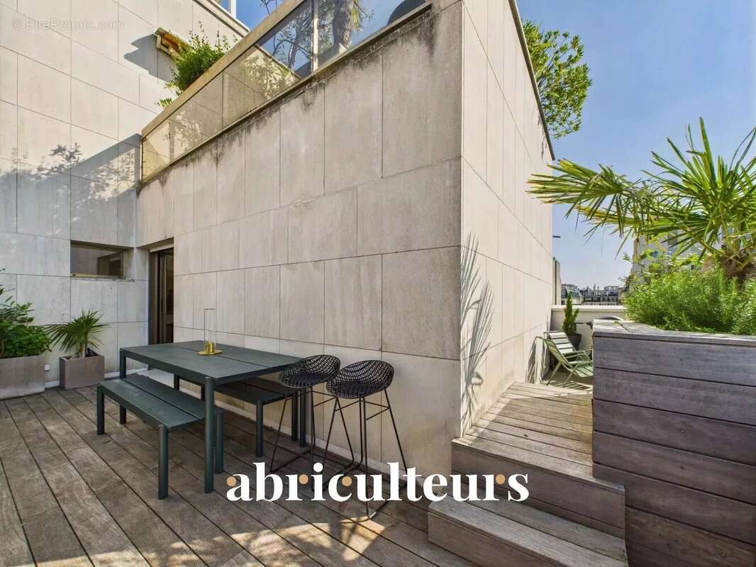 Appartement à PARIS-16E