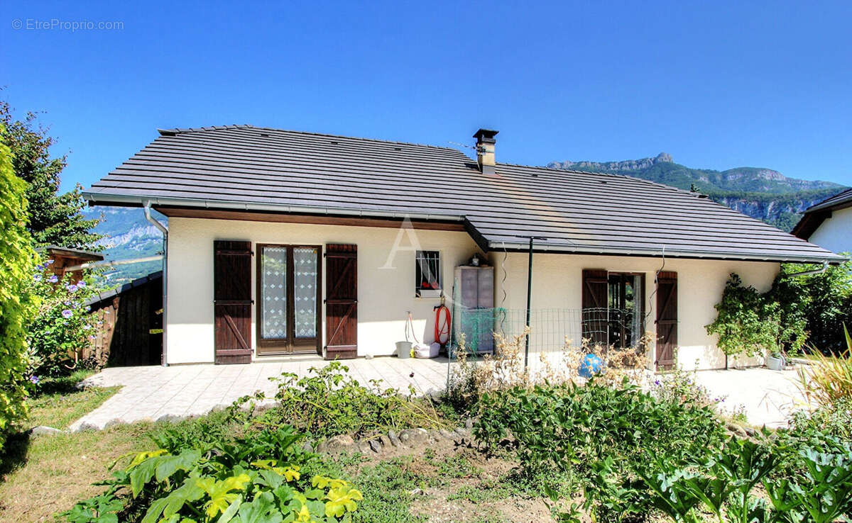 Maison 4 pièces 145 m² sur sous-sol complet - photo 4