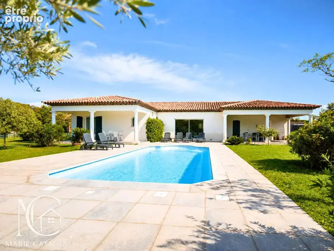Maison à LE MUY