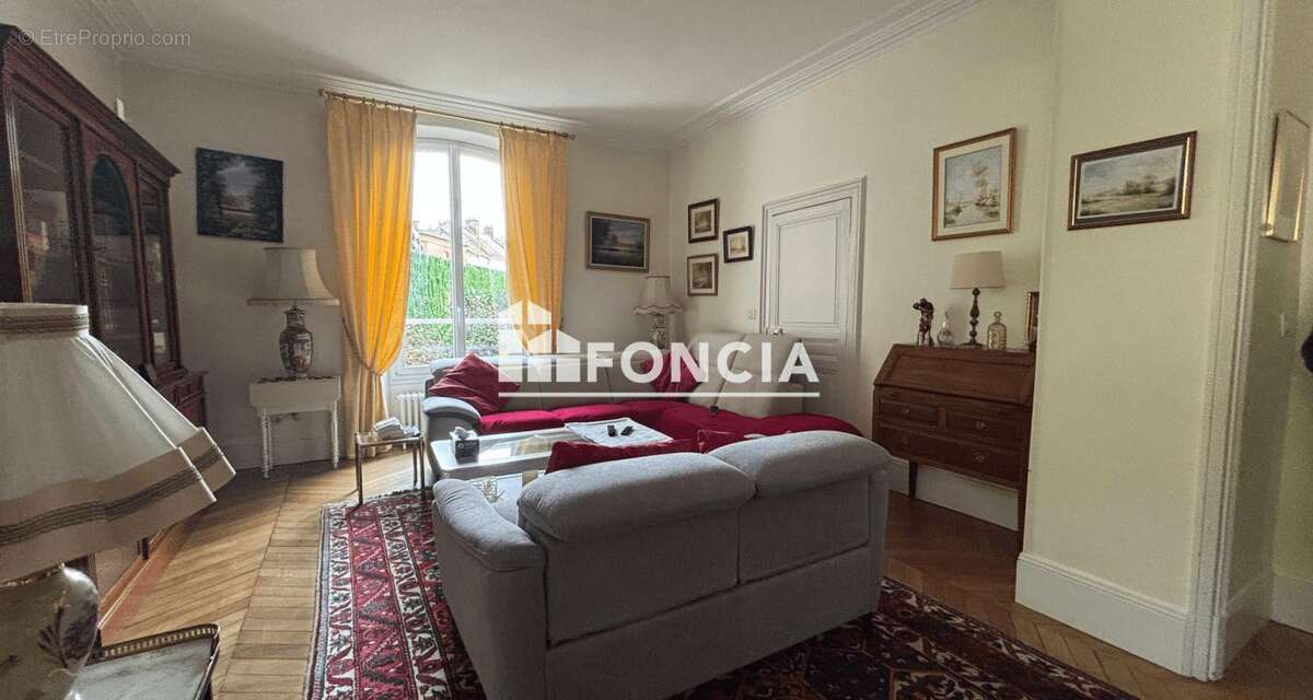 Maison à MONTEREAU-FAULT-YONNE