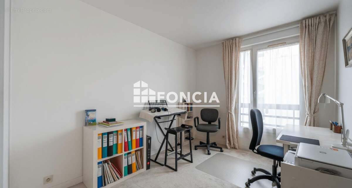 Appartement à COURBEVOIE