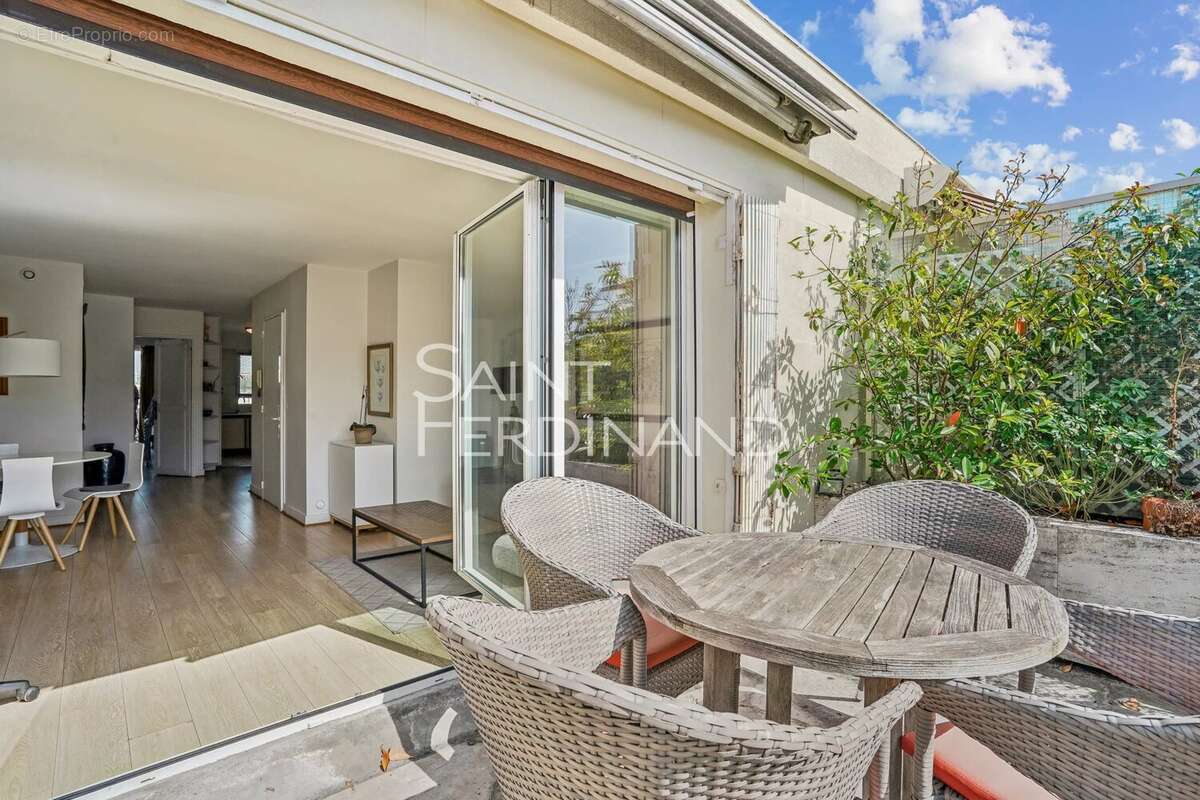 Appartement à NEUILLY-SUR-SEINE