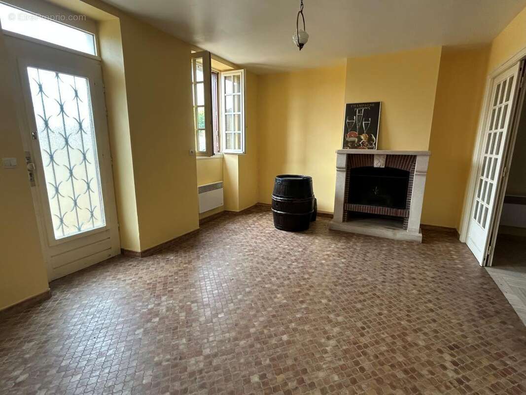 Maison 130 m² à Dormans  - photo 3