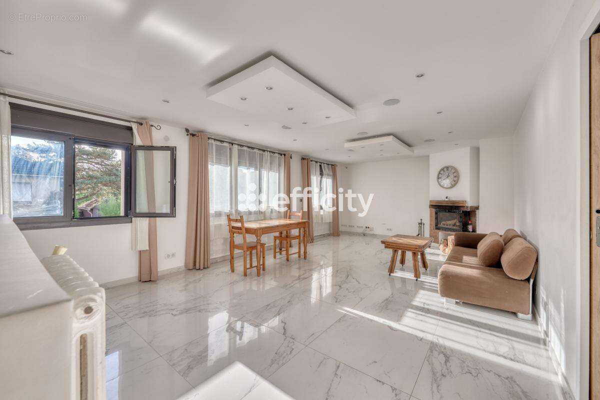 Maison à LE PLESSIS-TREVISE