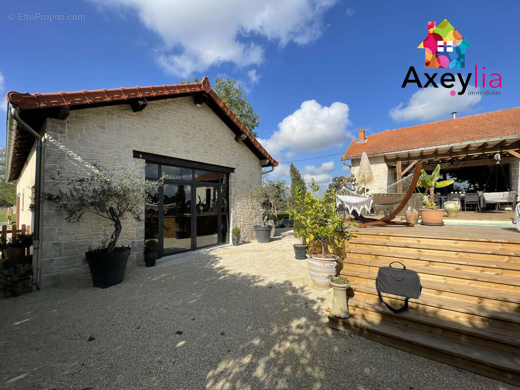Maison à PERREUX