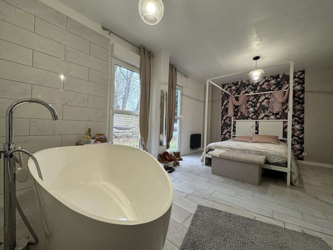 Maison à VAL-DE-REUIL