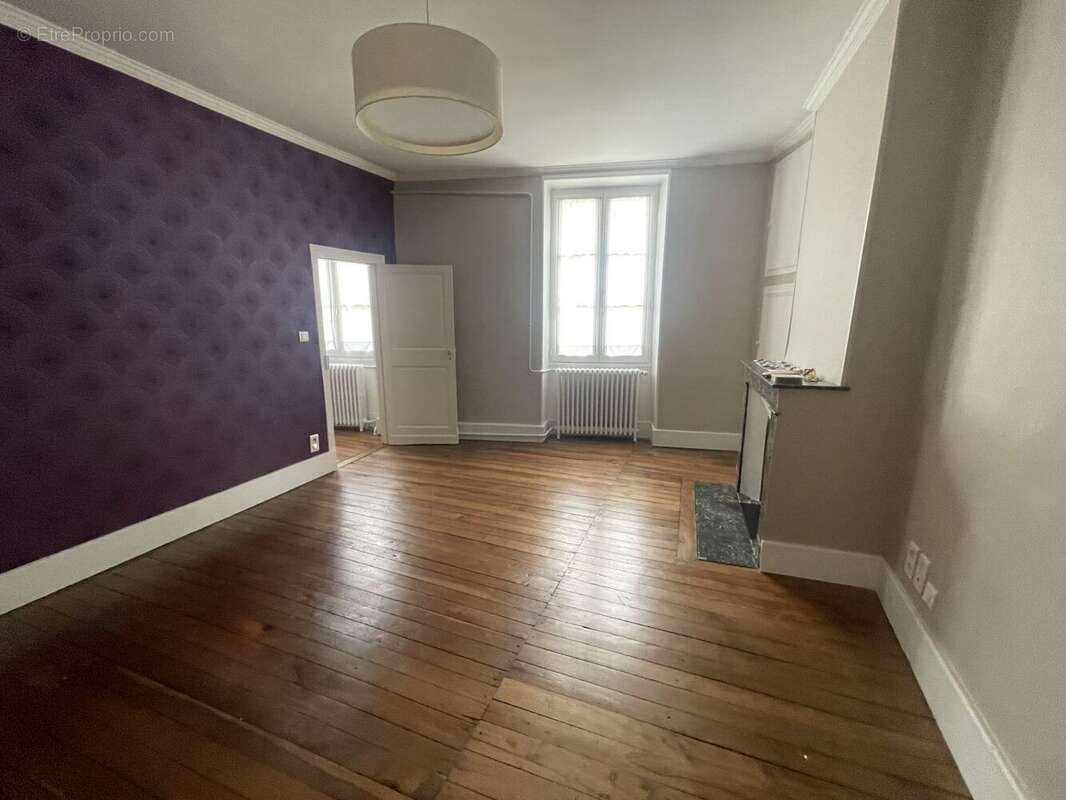 Vend Maison de caractère avec local commercial à LIGNIERES - photo 8