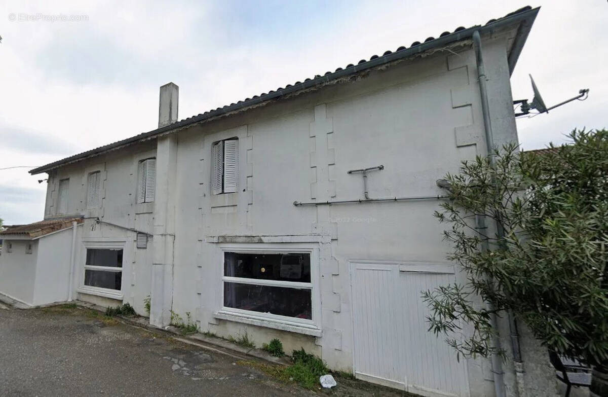 Maison à MONTLIEU-LA-GARDE